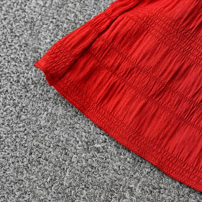 Robe Courte Rouge Évasée avec Taille Smockée – Élégance Féminine