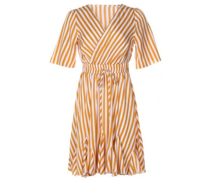 Robe Portefeuille Rayée Femme – Manches Courtes, Ceinture et Volants, Chic et Tendance Été
