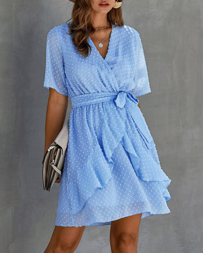 Robe Portefeuille Courte à Volants – Élégance Estivale