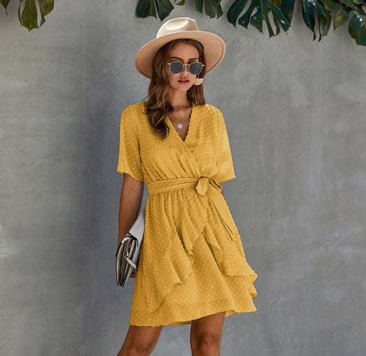 Robe Portefeuille Courte à Volants – Élégance Estivale