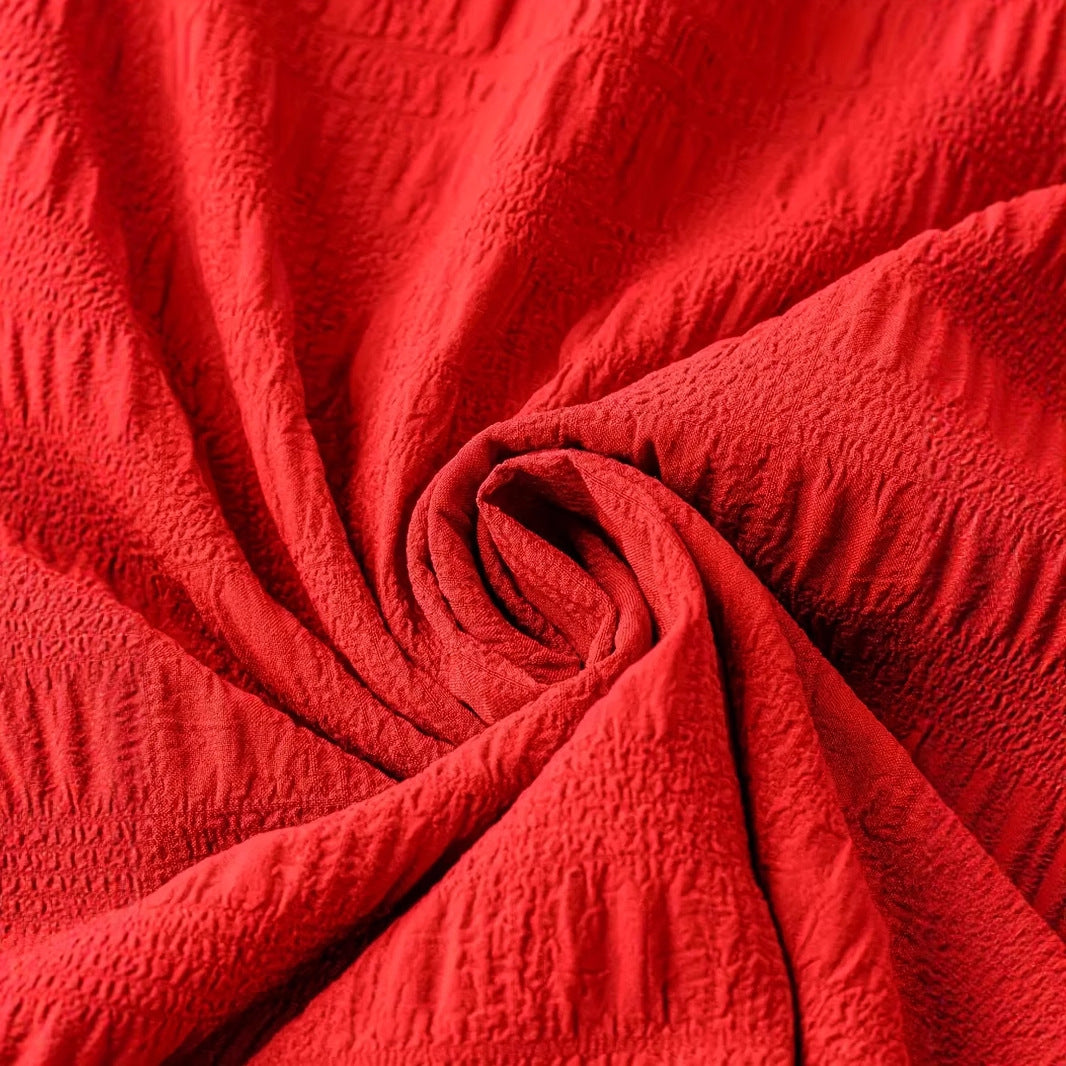 Robe Courte Rouge Évasée avec Taille Smockée – Élégance Féminine