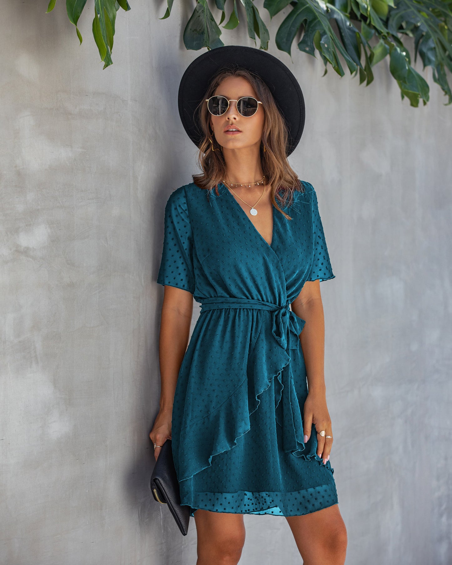 Robe Portefeuille Courte à Volants – Élégance Estivale